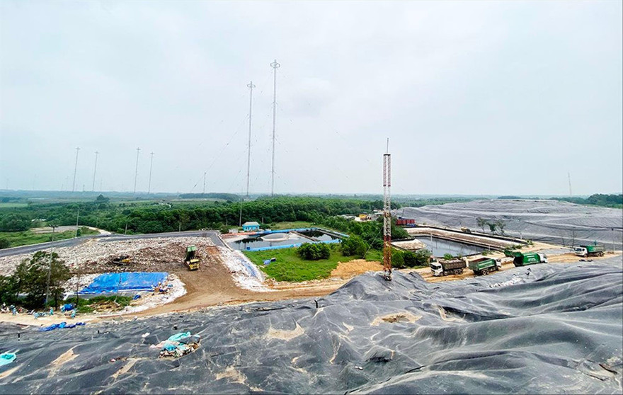 Bãi rác Xuân Sơn quá tải, không nhận rác trong những ngày qua