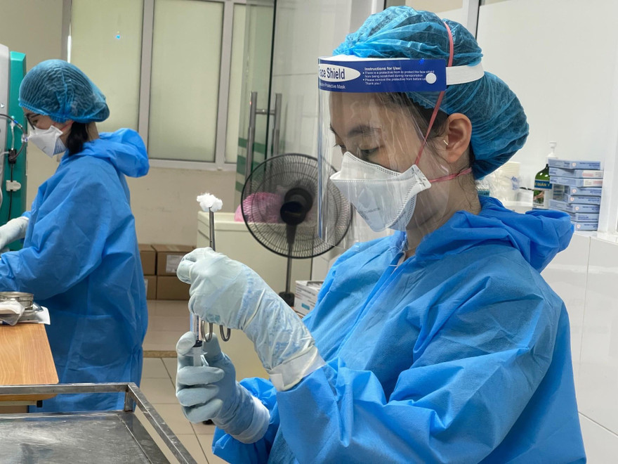 Mức lương bình quân của y bác sĩ nhận được trong năm 2020 là 7,36 triệu/tháng. Ảnh: Thái Hà