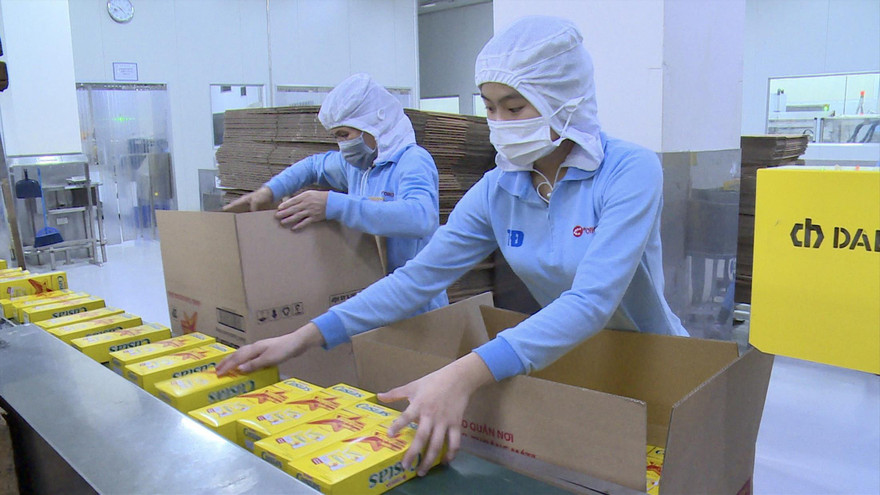 Doanh nghiệp vừa sản xuất, vừa thực hiện “3 tại chỗ” ảnh: H.C