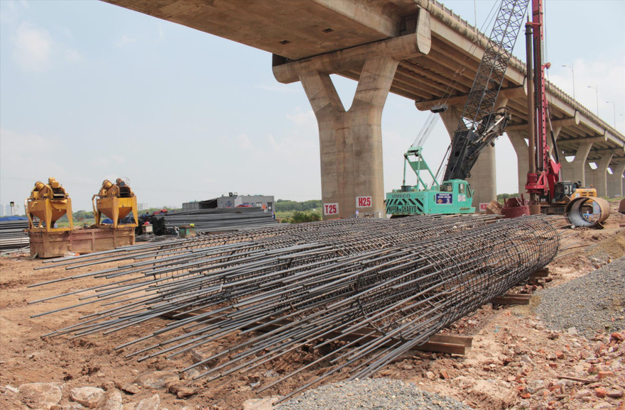 Giá thép đã giảm từ 10 đến 15% so với tháng 5/2021 nhưng các doanh nghiệp xây dựng trong nước đang phải mua với giá cao 