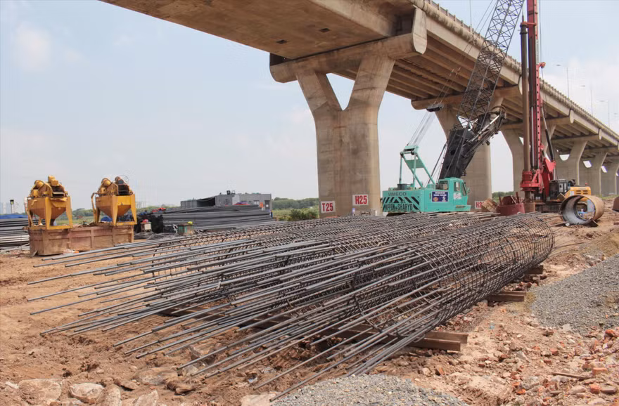 Giá thép đã giảm từ 10 đến 15% so với tháng 5/2021 nhưng các doanh nghiệp xây dựng trong nước đang phải mua với giá cao 