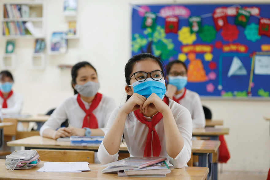 Sau một thời gian học trực tuyến kéo dài, học sinh rất mong mỏi được tới trường