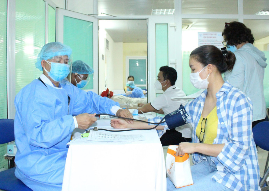 Sau nhiều tháng cách ly, nhu cầu khám chữa bệnh của người dân rất lớn 