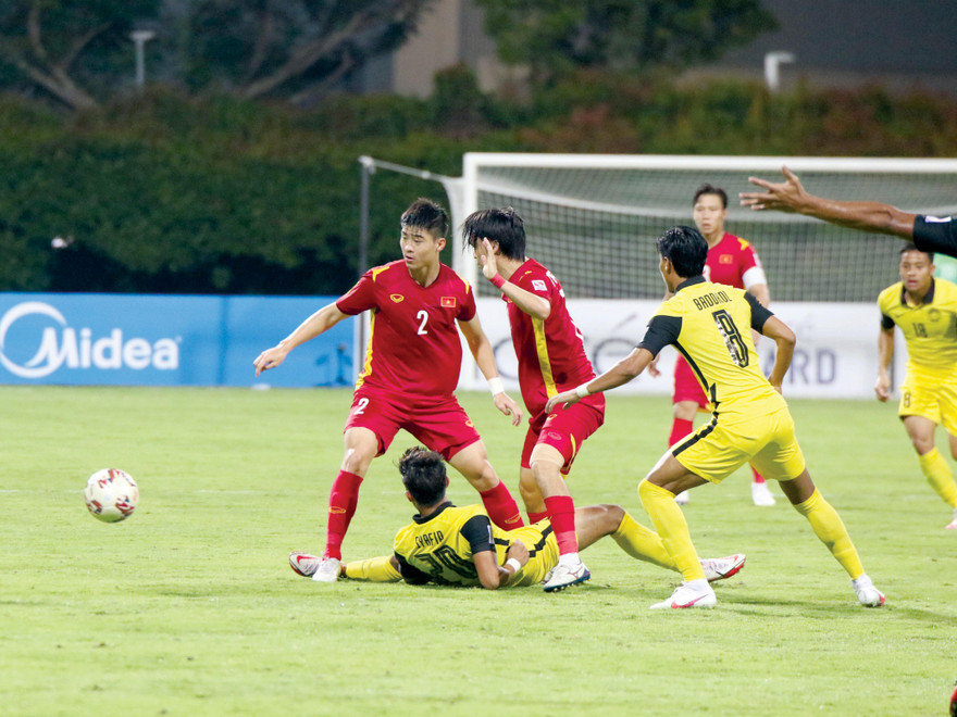 Tuấn Anh luôn có mặt ở những điểm nóng và góp công lớn trong chiến thắng của ĐTVN ảnh: Anh Đoàn 