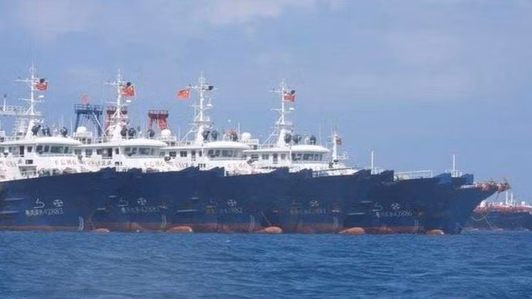 Đội tàu Trung Quốc tại khu vực đá Ba Đầu. Ảnh: Lực lượng bảo vệ bờ biển Philippines
