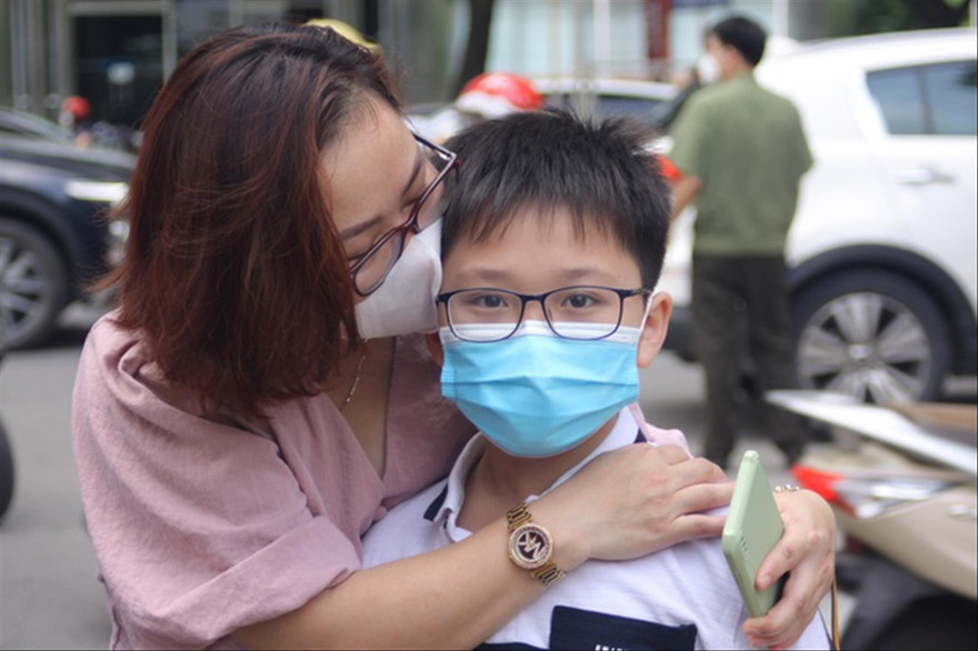 Học sinh lớp 5 ngày 10/7 dự thi vào lớp 6 Trường THCS-THPT Nguyễn Tất Thành ở Hà Nội