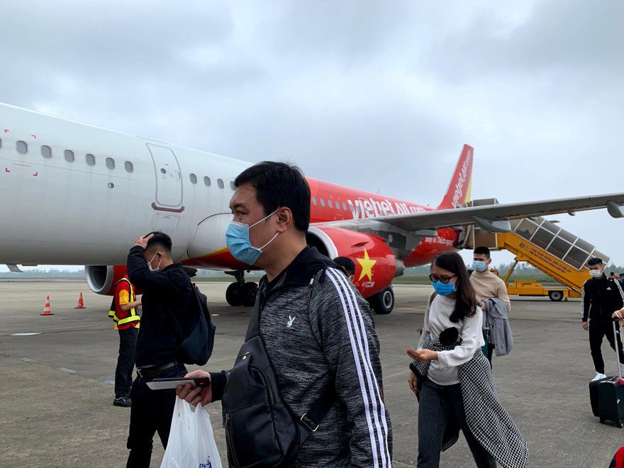 Số khách đi lại bằng đường hàng không vẫn thấp. Ảnh: H.V 