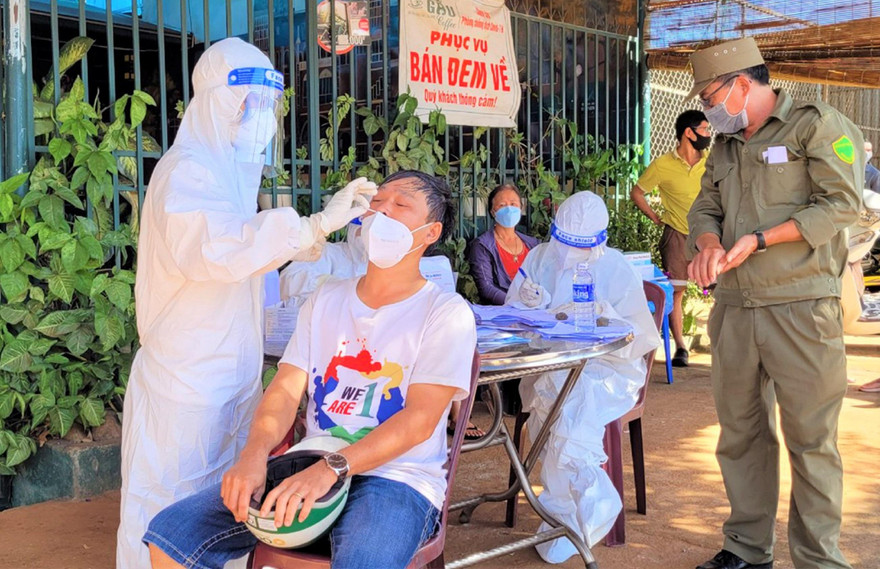 Đắk Lắk thiếu đồ bảo hộ, kit làm xét nghiệm để bóc tách F0, phòng chống COVID-19 Ảnh: N.Thảo 