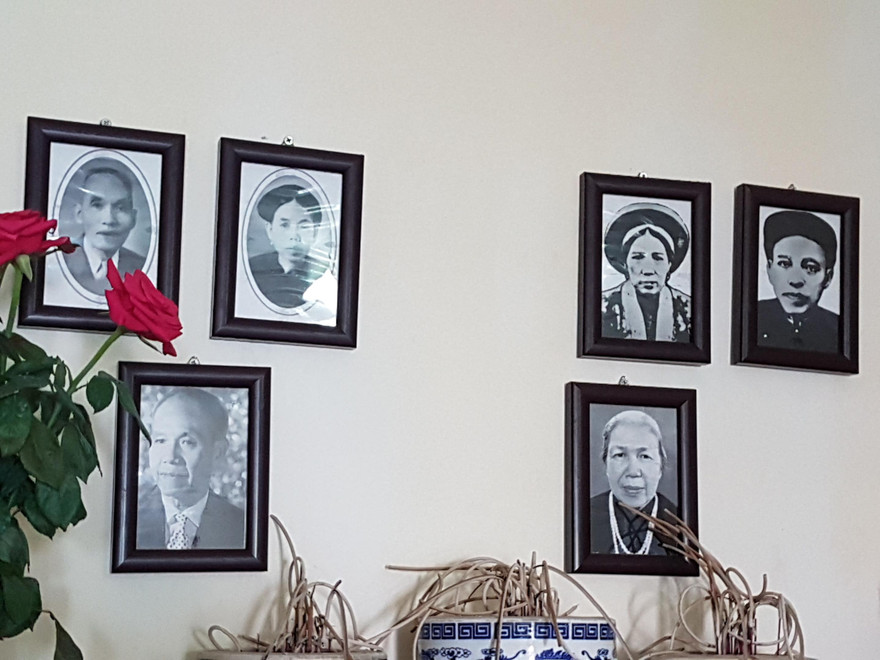 Tiền nhân ông Đặng Văn Việt (hàng trên: bố mẹ đẻ và bố mẹ vợ)