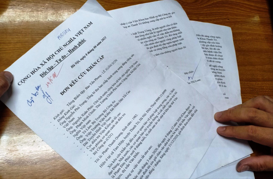 Đơn kêu cứu của gia đình anh Phạm Thanh QuangẢnh: Kim Sơn 