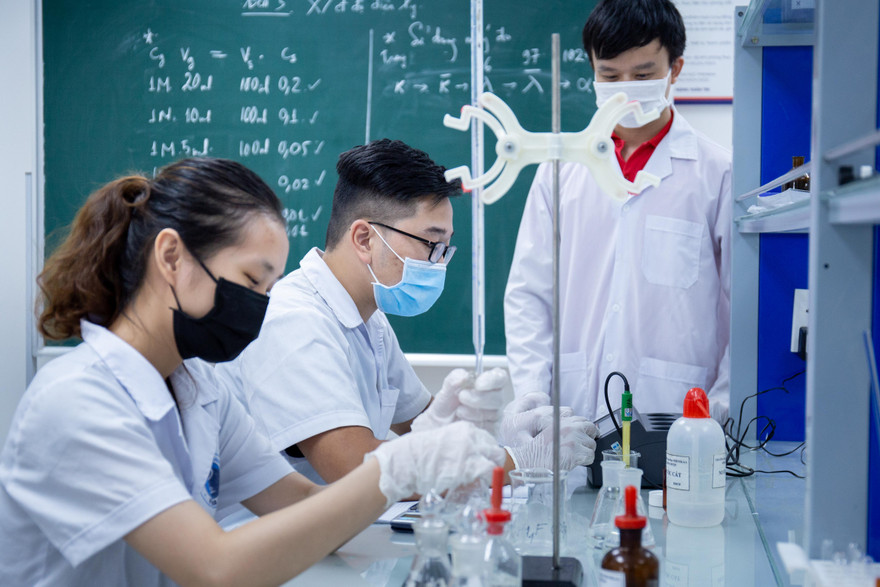 Bộ GD&ĐT cho biết Việt Nam còn thiếu 7.300 tiến sĩ giảng dạy trong các trường ĐH trong 10 năm tới