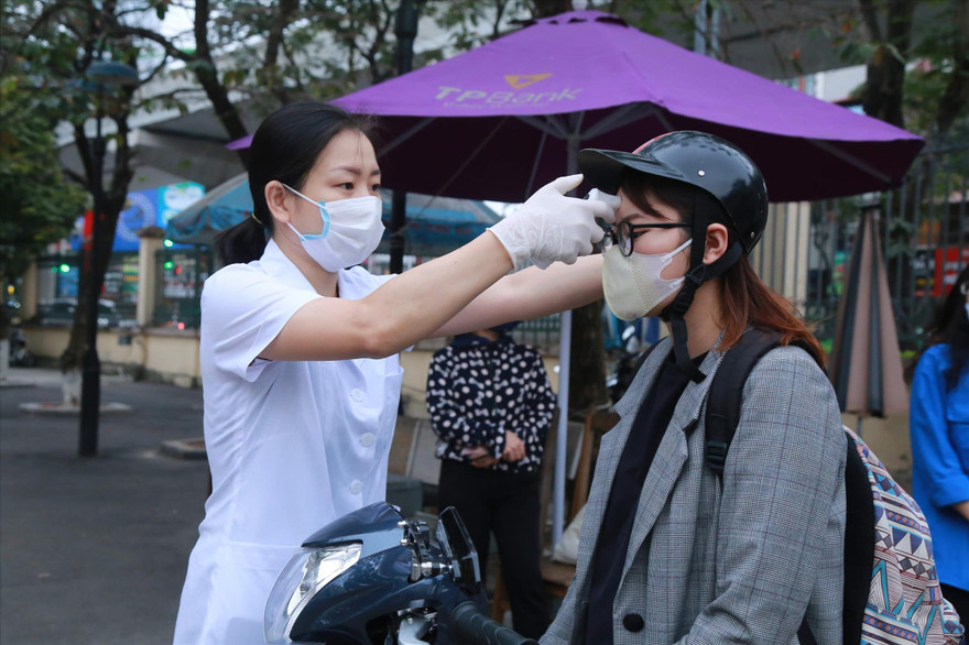 Sinh viên háo hức mong được đến trường học trực tiếp. Ảnh: Như Ý