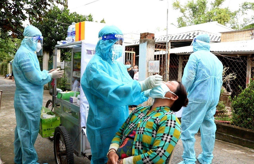 Lấy mẫu xét nghiệm COVID-19 trên địa bàn TP Cần Thơ