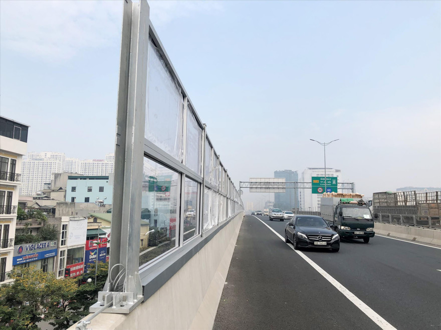 Vật liệu lắp đặt tấm chống ồn là loại trong suốt