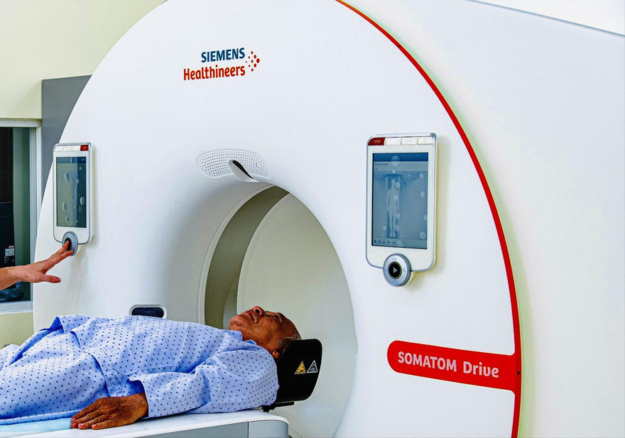 Bản chất của giá trang thiết bị y tế bị đẩy lên cao trong các gói thầu là hình thức chiếm đoạt tài sản nhà nước tinh vi