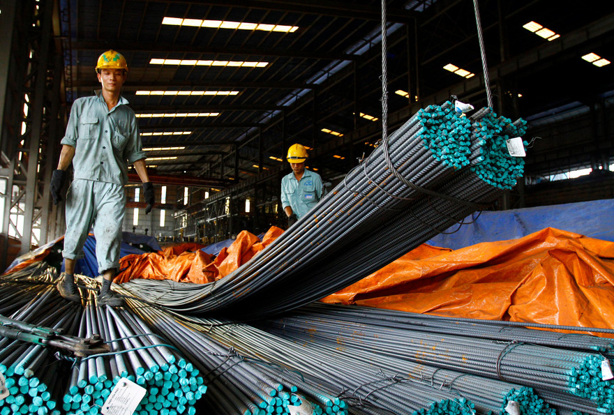 Doanh nghiệp Việt Nam vẫn nhập nhiều nguyên, phụ liệu từ Trung Quốc để phục vụ sản xuất Ảnh: Như Ý 