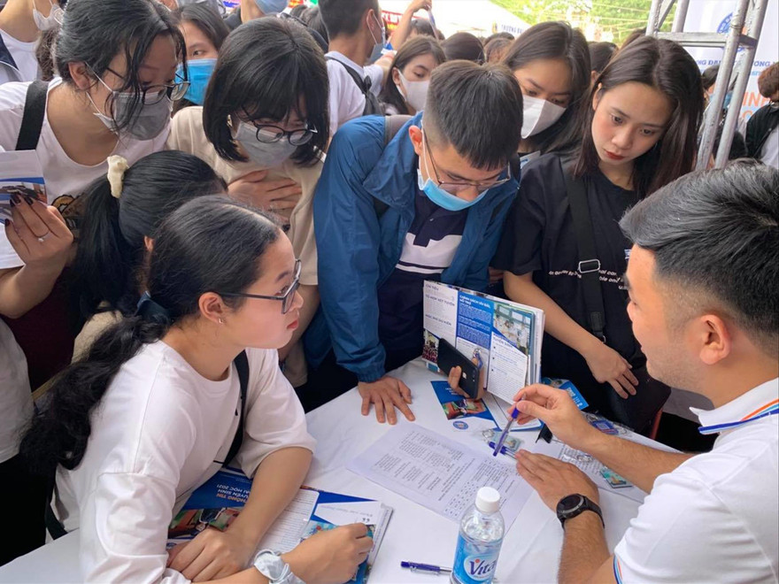 Thí sinh điền thông tin trên phiếu đăng ký dự thi rõ ràng, chính xácẢnh: Diệp An 