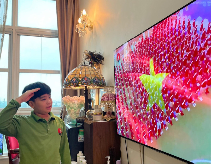 Học sinh Hà Nội dự lễ khai giảng đặc biệt qua tivi 