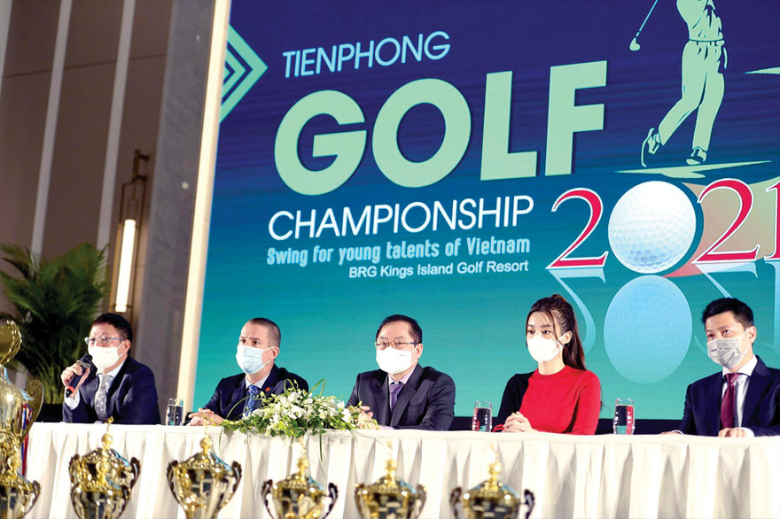 Thành viên BTC giải thông tin về công tác tổ chức giải, phòng dịch tại cuộc họp báo giới thiệu giải năm 2021 ảnh: Multi Media