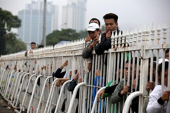 Người hâm mộ sẽ bớt khổ sở chen lấn, xếp hàng hơn nếu VFF xóa bỏ được những rào cản để tiến tới phương thức bán vé hiện đại, chuyên nghiệp hơn ảnh: VSI 