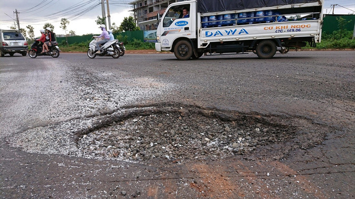 Đường vành đai chưa thông xe đã xuống cấp