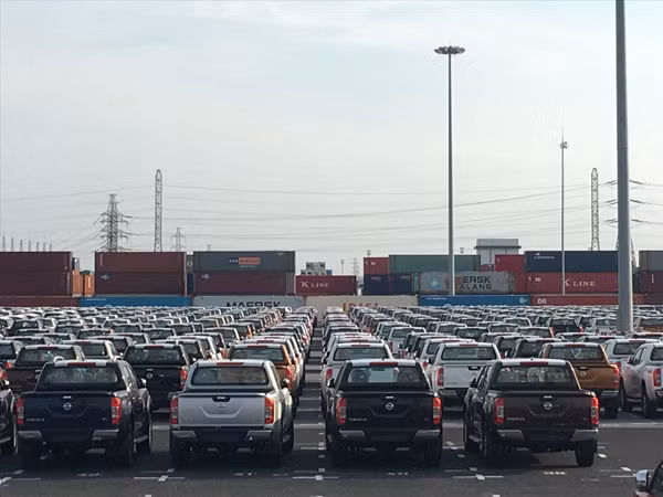 Bộ Giao thông Vận tải cần có chế tài kiểm soát xe xả thải vượt tiêu chuẩn, quy định gây ô nhiễm môi trường Ảnh: Tuấn Nguyễn  