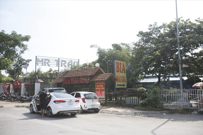  Nhà hàng, quán bia kinh doanh trong khuôn viên Khu LHTT Mỹ Đình ảnh: P.N 