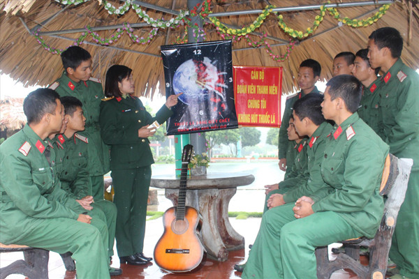 Công tác tuyên truyền về tác hại của thuốc lá tại Trung đoàn 148 luôn được thực hiện nghiêm túc, hiệu quả. Ảnh: Đ.D.T 