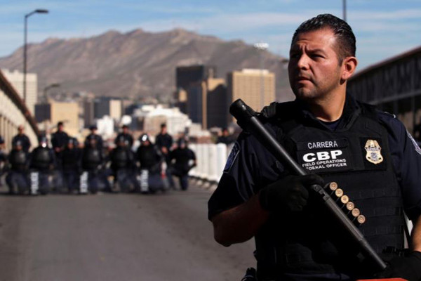 Lực lượng biên cảnh Mỹ tại biên giới Mỹ-Mexico ảnh: Reuters 