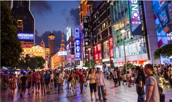 Giới trung lưu Trung Quốc hiện đang cắt giảm mọi chi tiêu do giá cả leo thang Ảnh: SCMP 