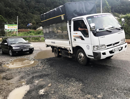 Xe cộ trầy trật leo đèo Mimosa 