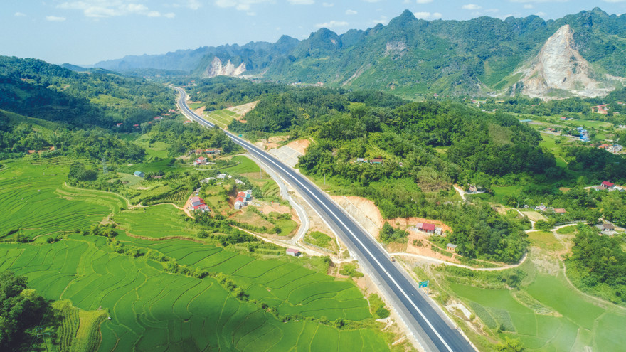 Cao tốc Bắc Giang - Lạng Sơn được Tập đoàn Đèo Cả giải cứu thành công và thông xe cách đây ít ngày sau gần 1 thập kỷ đình trệ