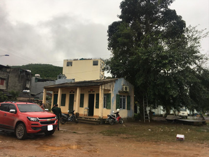 Trạm kiểm soát liên ngành luôn có người túc trực chỉ nằm cách điểm vận chuyển hàng lậu chưa đầy 50m. 