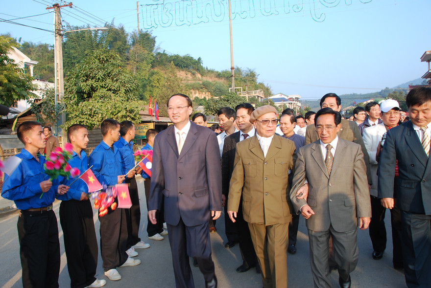 Tướng Nguyễn Trọng Vĩnh trong dịp kỷ niệm 60 năm Ngày Quân tình nguyện và chuyên gia giúp bạn Lào tại Sầm Nưa (Lào) Ảnh: Xuân Ba 