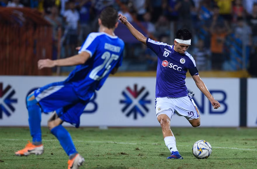 Văn Quyết ghi bàn ấn định chiến thắng 3-2 cho Hà Nội FC trước CLB Altyn Asyr ở bán kết lượt đi liên khu vực AFC Cup. Ảnh: Zing