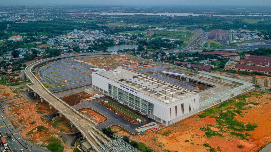 Nhà ga Bến xe Miền Đông mới đã hoàn thành nhưng giao thông kết nối và dịch vụ tiện ích chưa có 