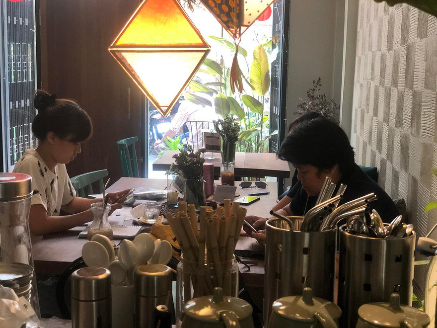 Quán nước Passengers dùng ống hút sậy, inox thay cho sản phẩm nhựa Ảnh: U.P 