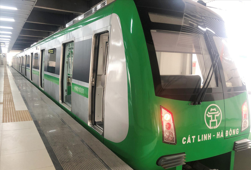 Tàu đường sắt đô thị Cát Linh - Hà Đông đang phải “nằm bờ” vì thiếu hồ sơ kỹ thuật. Ảnh: T.Đảng 