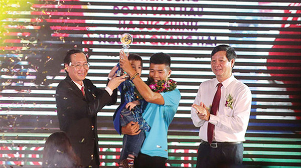 Quang Hải, Văn Hậu, Tiến Dũng và Đức Chinh giành giải Fair-play 2018