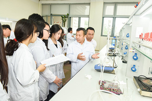 Để công nghiệp hóa, hiện đại hóa đất nước thành công, cần phải có nguồn nhân lực chất lượng cao. ảnh: Nghiêm Huê 