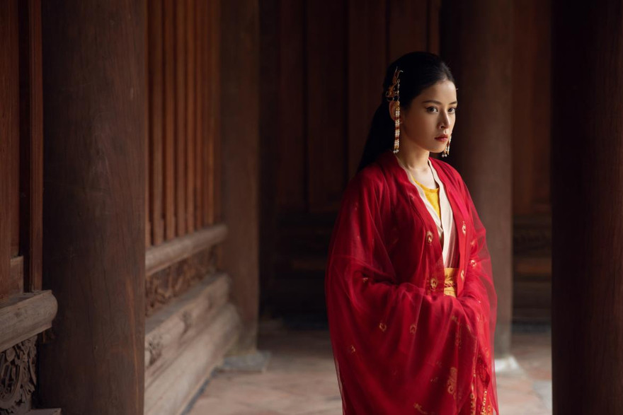 Chi Pu vai Cám trong MV “Anh ơi ở lại” 