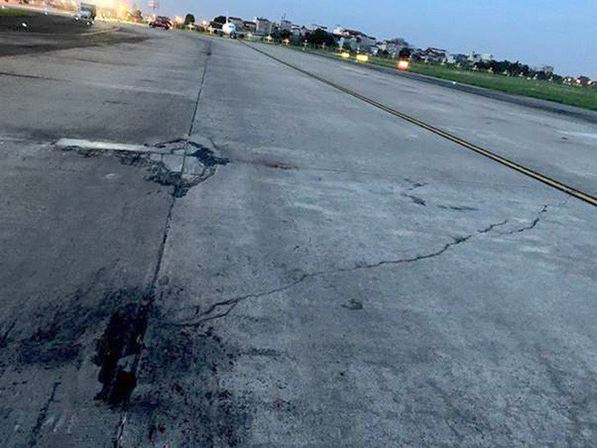 Đường băng Tân Sơn Nhất nứt vỡ ảnh: PV