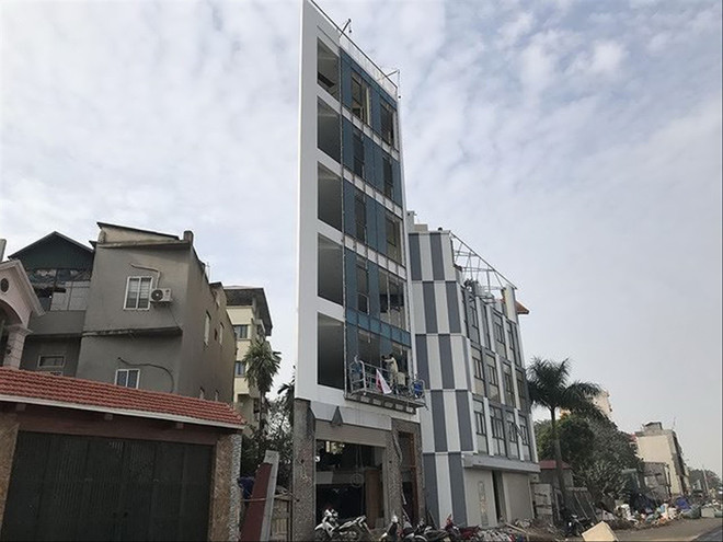 Công trình hình thù kỳ dị trên tuyến đường Phạm Văn Đồng