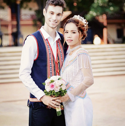 Cặp đôi Y Ra- Theocastro Giovanni ở làng Kontum K’Pâng