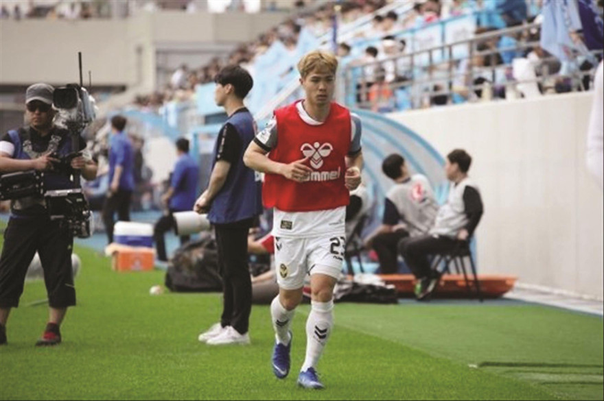 Công Phượng cần cải thiện khả năng giao tiếp trên sân, theo HLV Yoo Sang Chul 