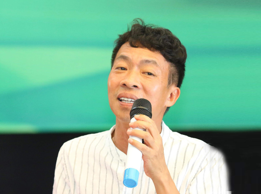 Cần sân chơi như Tôi yêu tiếng nước tôi