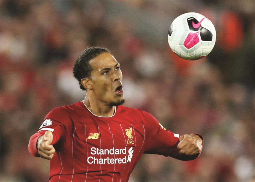 Van Dijk luôn là người chiến thắng trong các cuộc chiến tay đôi trên sân cỏ 
