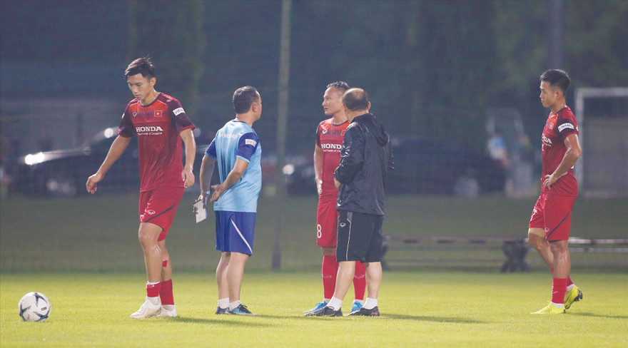 Văn Hậu rất có thể sẽ không thể có mặt trong đội hình xuất phát khi ĐTVN tiếp ĐT Malaysia do tập trung trễ hơn dự kiến ảnh: VSI 