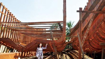 Con tàu của bà Đỗ Thị Tuyết Hà đang đóng dở dang trước lệnh ngưng đóng mới tàu lưới kéo của Bộ NN&PTNT.