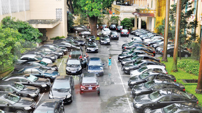 Số lượng xe công vẫn tăng mạnh và chi phí rất lớn (ảnh minh họa). Ảnh: Hồng Vĩnh.